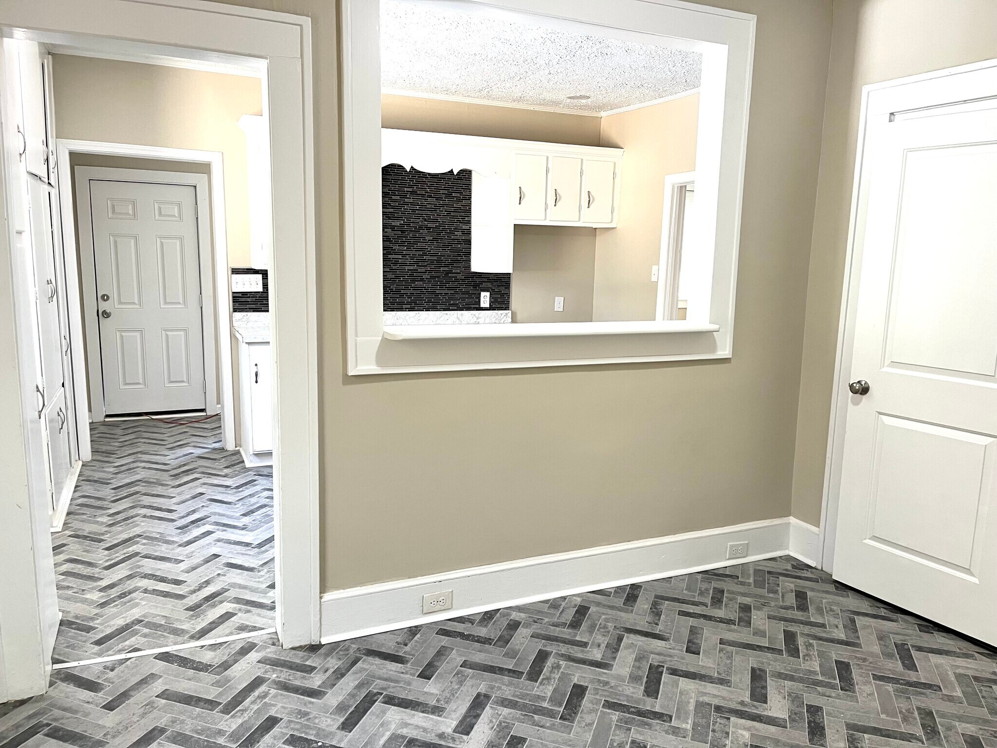 Building Photo - 1111 Boulevard