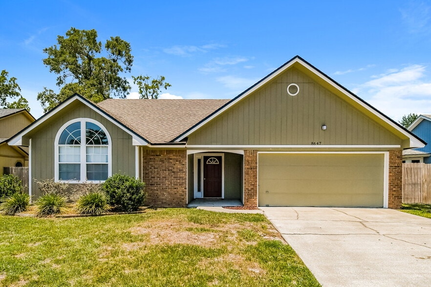 Primary Photo - 8647 Charlesgate Cir N