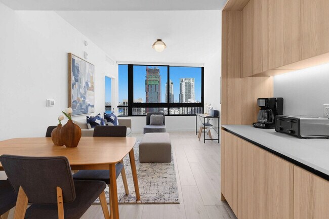 Building Photo - 225 N Miami Ave