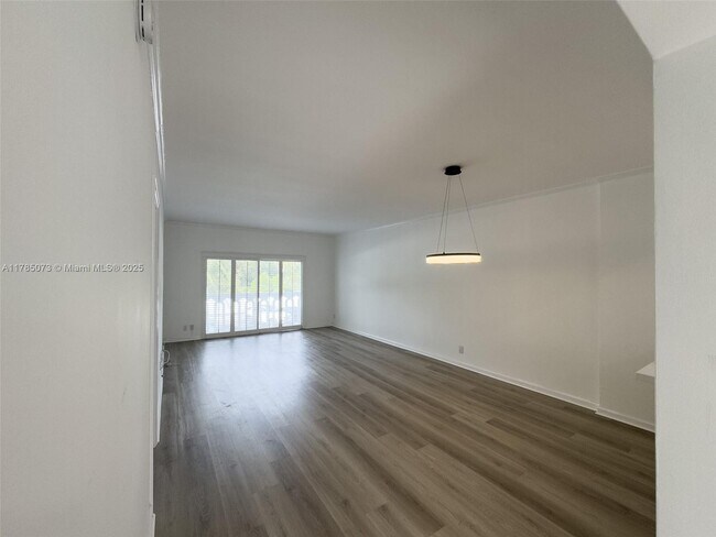 Building Photo - 100 Edgewater Dr