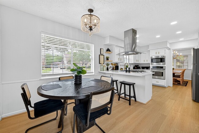 Building Photo - 15202 La Mancha Dr