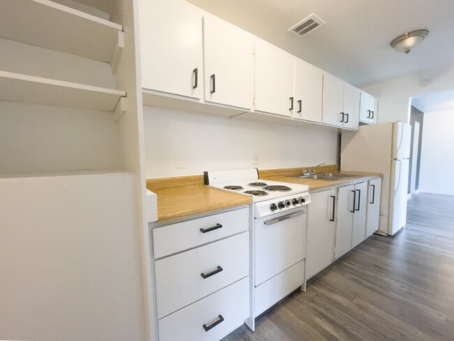 Unit 2-4 Kitchen - 1492 Main St