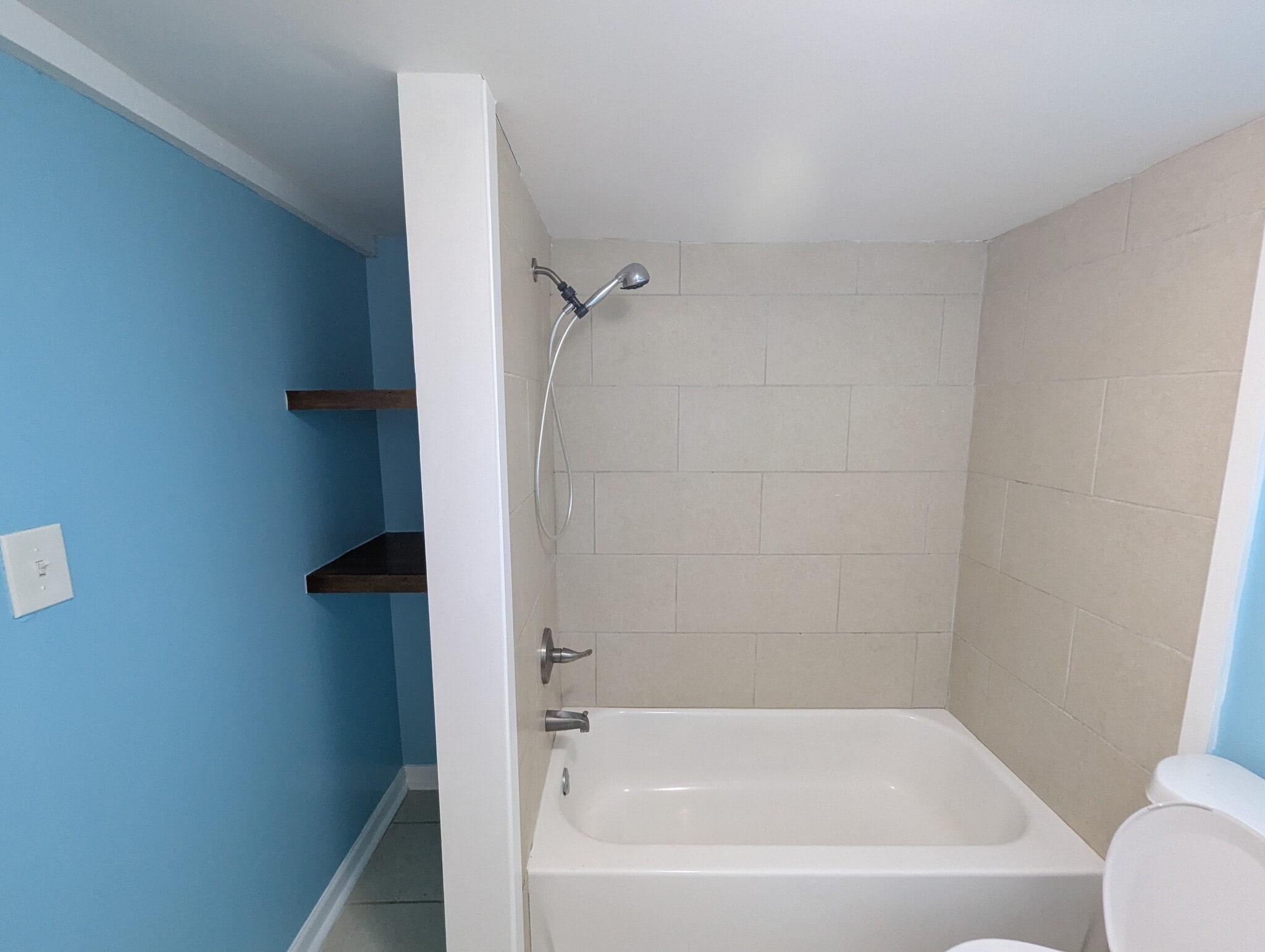 Building Photo - 1325 E 40th St