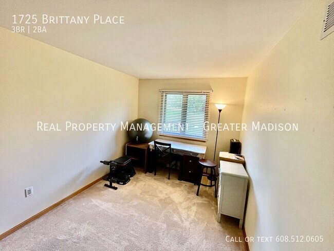 Building Photo - 1725 Brittany Pl