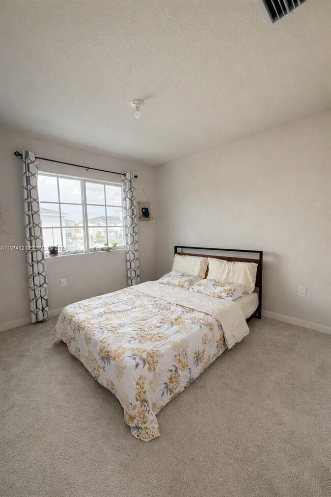 Building Photo - 1081 NW 5th St