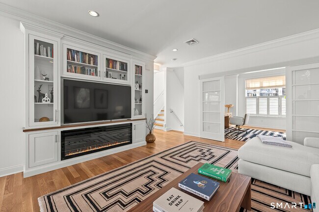 Building Photo - 35 Moorland Dr