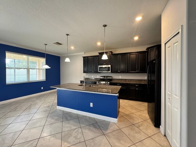 Building Photo - 4 Bedroom/3 Bathroom Enclave at Terra Bella