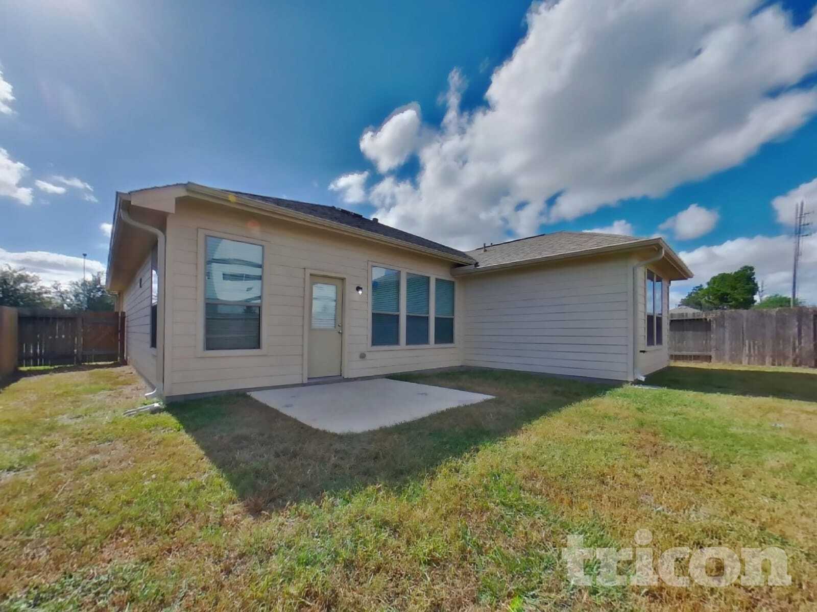 Building Photo - 12850 Spruce Cir