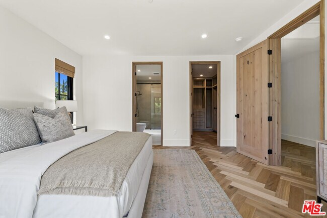 Building Photo - 12527 Huston St