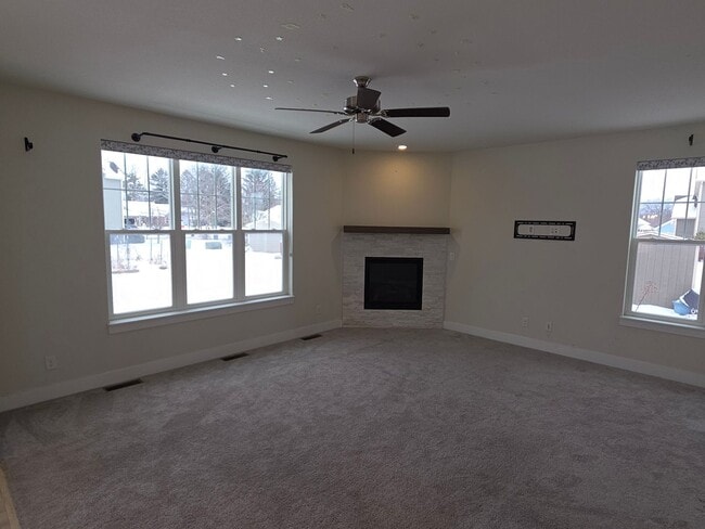 Building Photo - 4 bedroom Sussex home in Village Estates