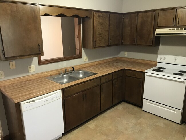 Building Photo - MILL TRACE DUPLEXES