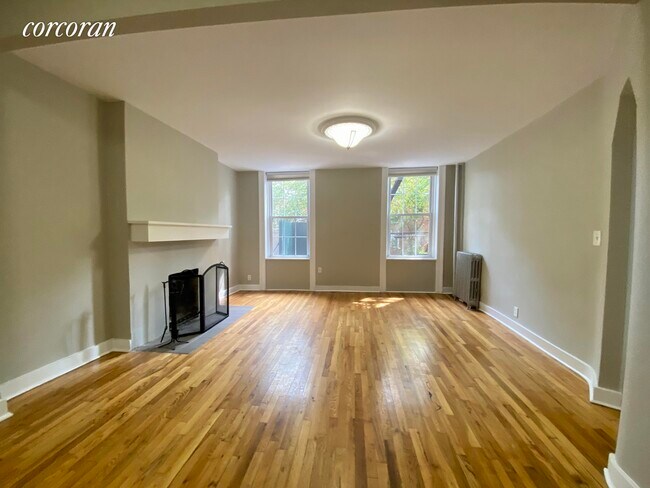 Building Photo - 83 Douglass St