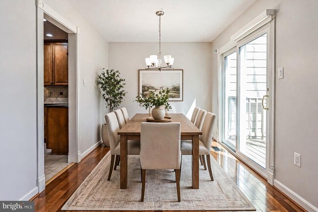 Building Photo - 9929 Hemlock Woods Ln