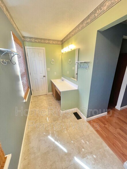 Building Photo - 304 Moosehead Dr