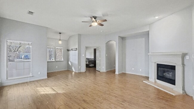 Building Photo - Charming Single-Story Home with Fireplace & Resort-Style Community Amenities in Dallas, TX