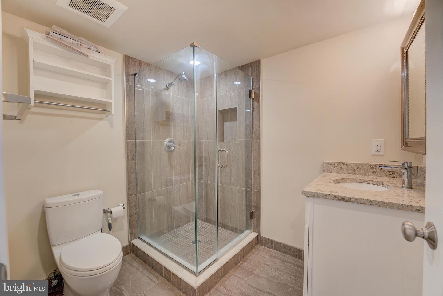 Building Photo - 1821 Carpenter St