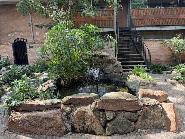 Primary Photo - 3944 W Alabama St