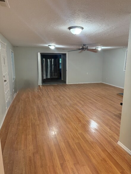 Building Photo - 58727 E Sleepy Hollow Dr