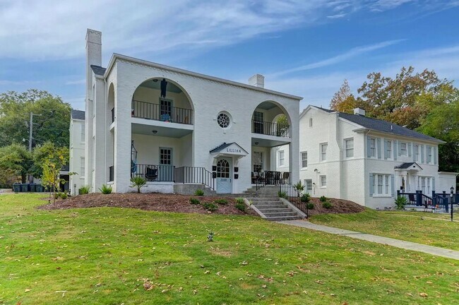 Building Photo - Pre-Leasing for the 26-27 School Year! - H...