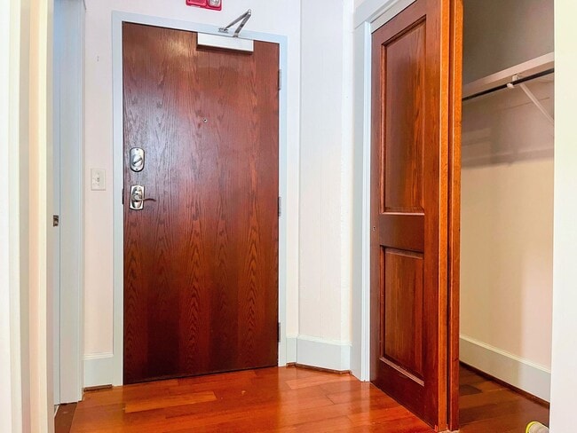 Building Photo - 210 Ellicott St