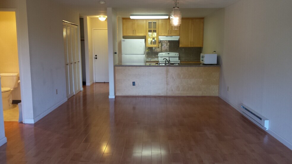 Building Photo - 725 Mariposa Ave.