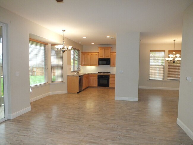 Building Photo - 3/2.5 2300 sf Cameron Park home