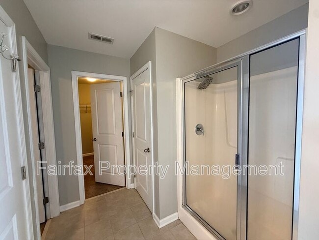 Building Photo - 127 Rosebud Ln