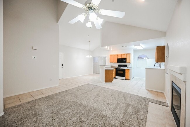 Building Photo - Gated Community townhome, with private garage