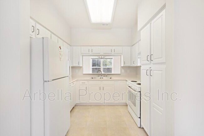 Building Photo - 211 University Pkwy