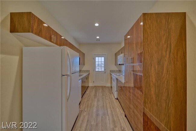 Building Photo - 1040 S Nail Crk Ct