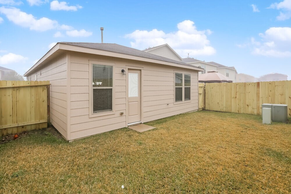 Building Photo - 9927 Sanders Rose Lane
