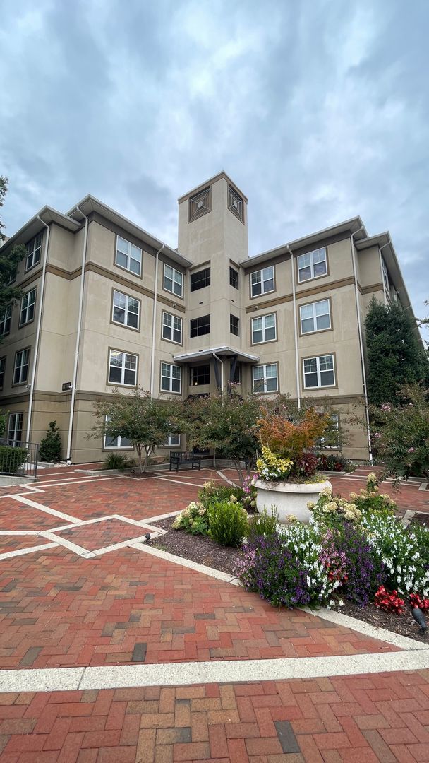 Building Photo - Lavish 1 BR/ 1 BA Condo in Bethesda!