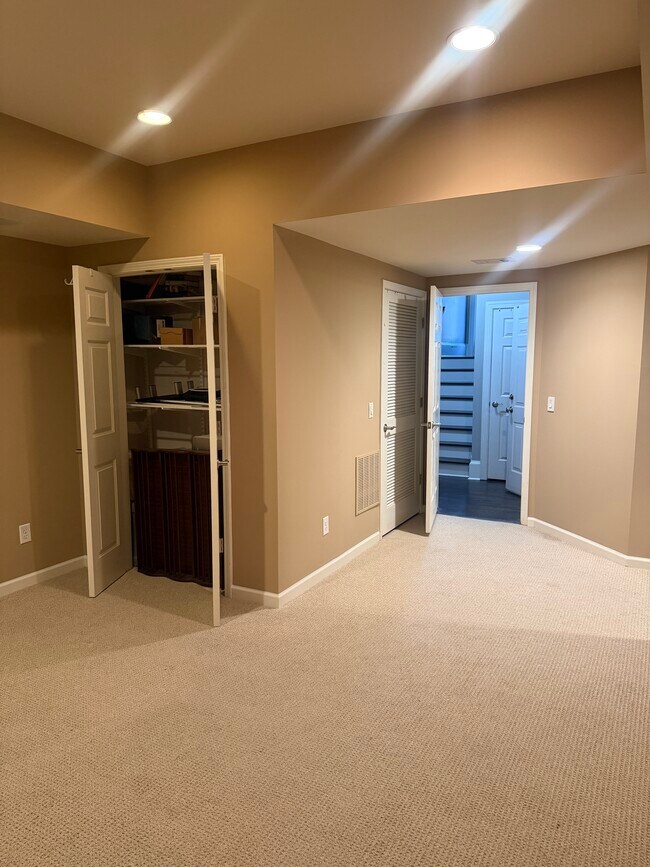 Building Photo - 2745 Lenox Rd NE