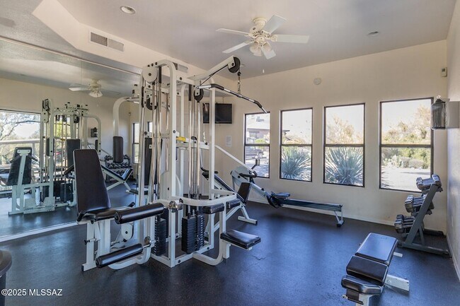 Building Photo - 5855 N Kolb Rd