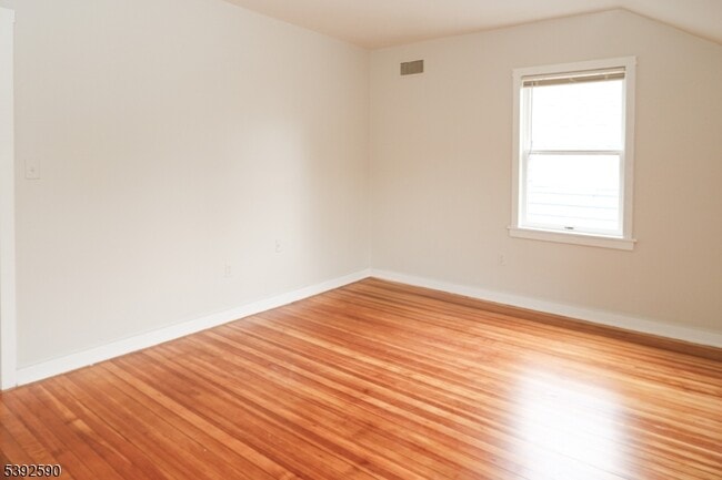 Building Photo - 24 Montague Pl