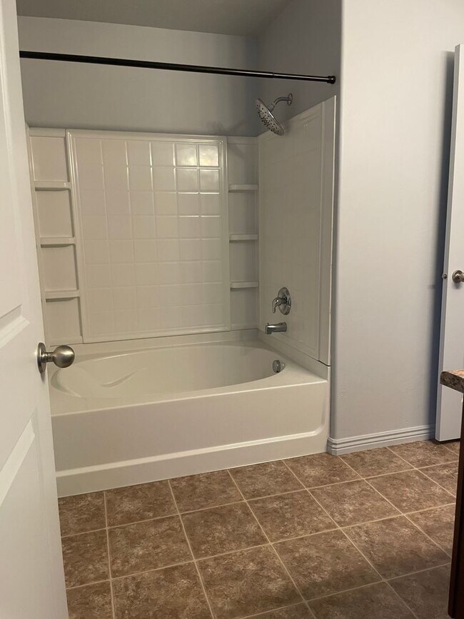 Building Photo - SMV-664 B