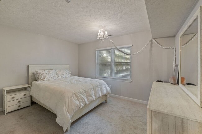 Building Photo - 3Bed/2Bath Lake Monticello Rental
