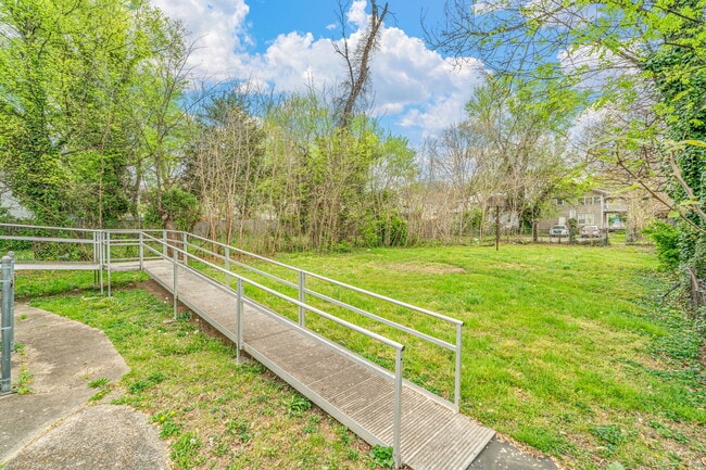 Building Photo - 1609 Dunbar St