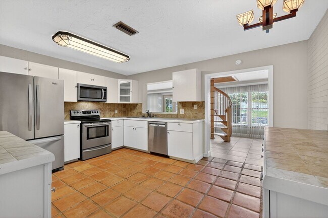 Building Photo - 1627 Canal Ct