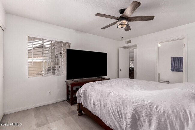 Building Photo - 6038 W Gelding Dr