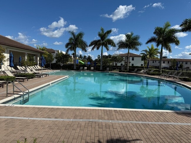 Building Photo - 945 NE 211th St