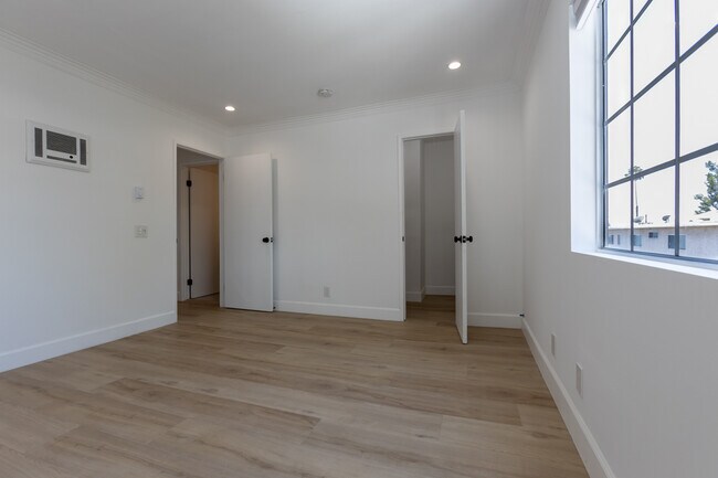 Building Photo - 20930 Parthenia St