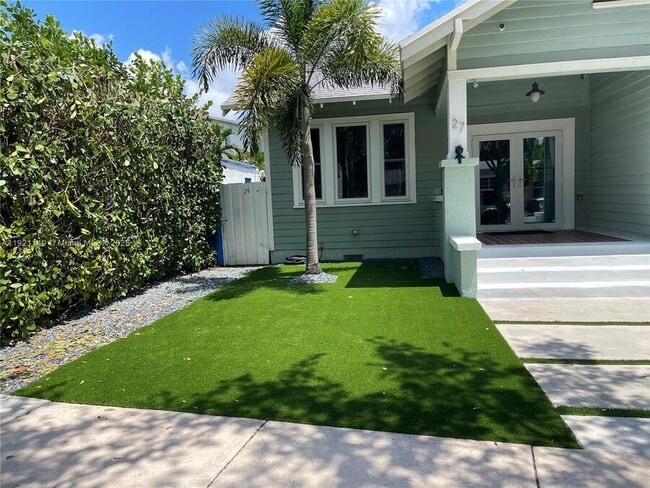 Building Photo - 27 NE 49th St