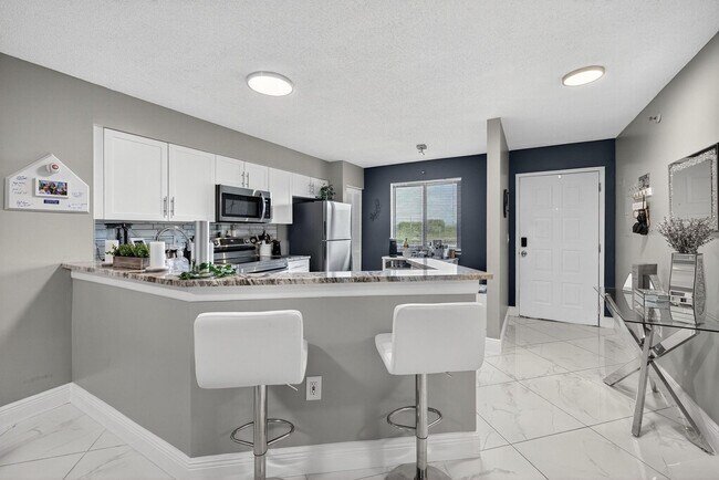 Building Photo - 2334 S Cypress Bend Dr