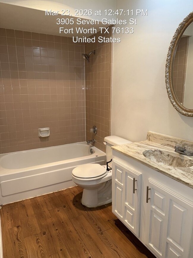 Building Photo - 3905 7 Gables St