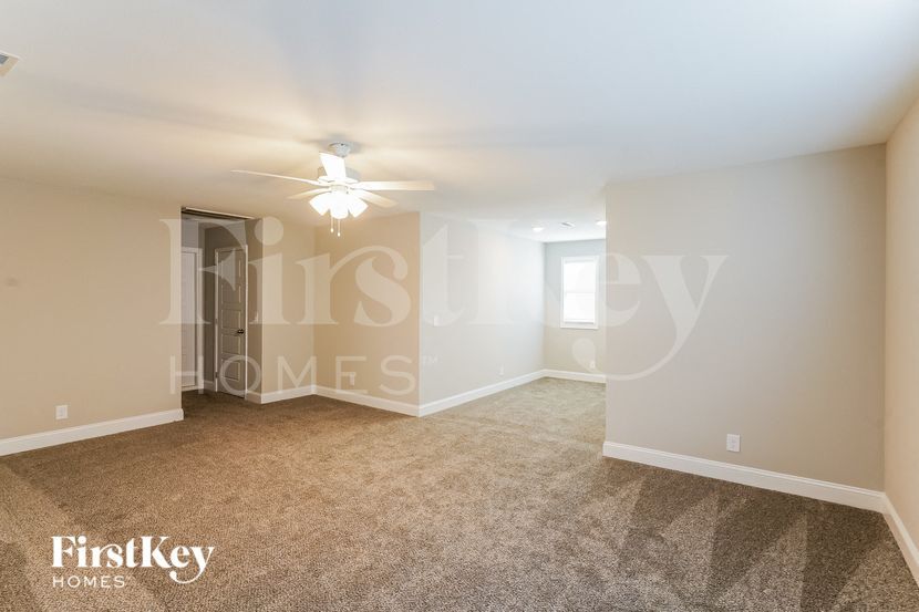 Building Photo - 623 Alvin Rd