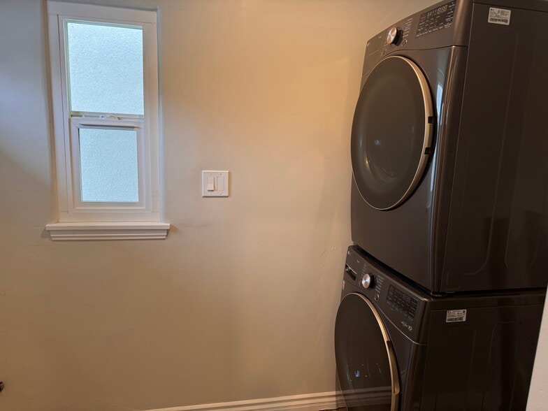 Building Photo - 7454 Gaviota Ave