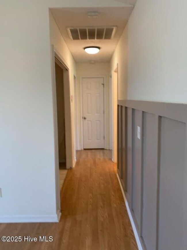 Building Photo - 206 Red Carnation Dr