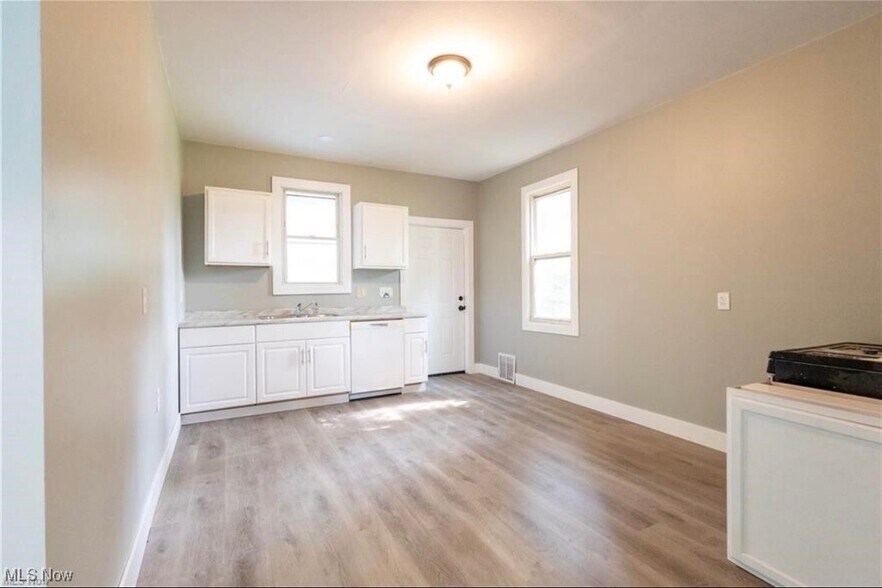 Building Photo - 8511 Wade Park Ave