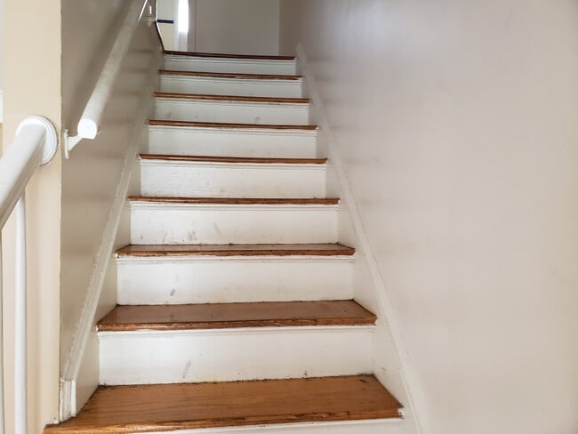 Building Photo - 383 Merton Rd